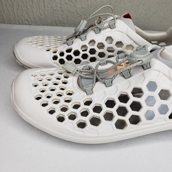 Athletic_Shoes